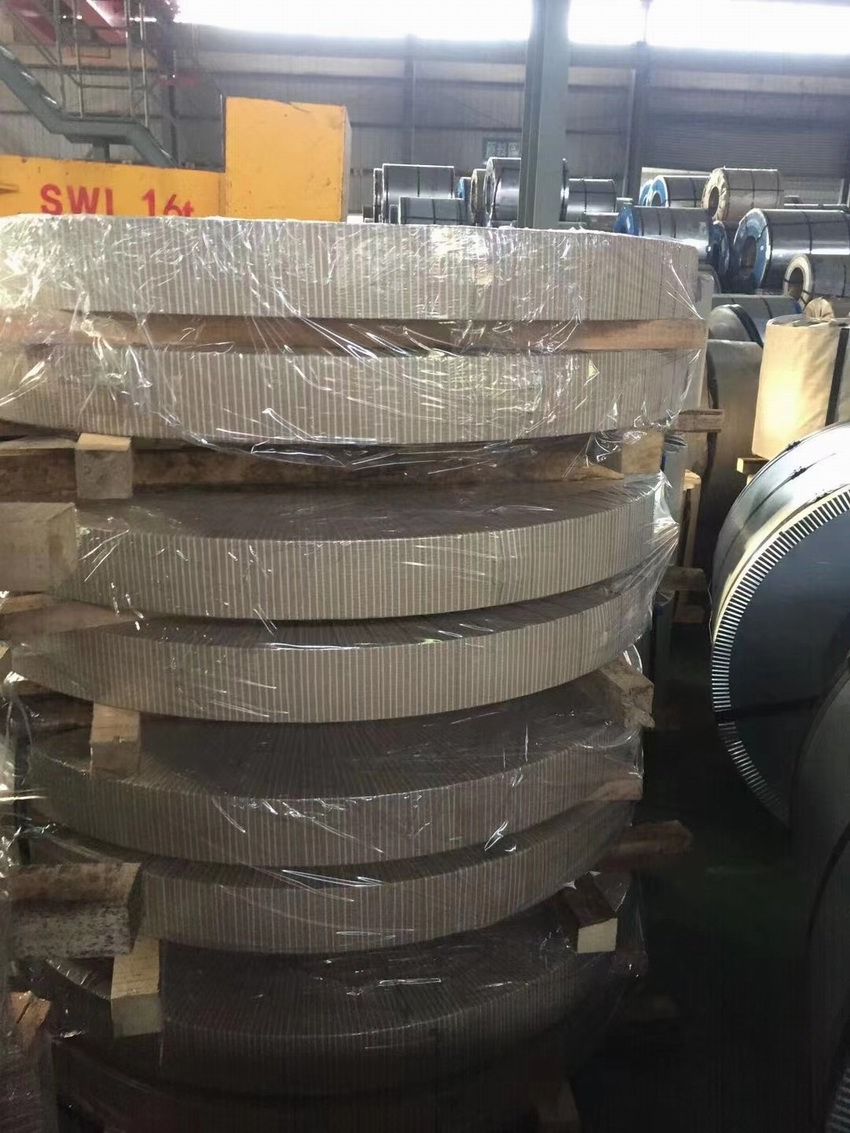 宝钢冷轧卷板缠绕包装展示